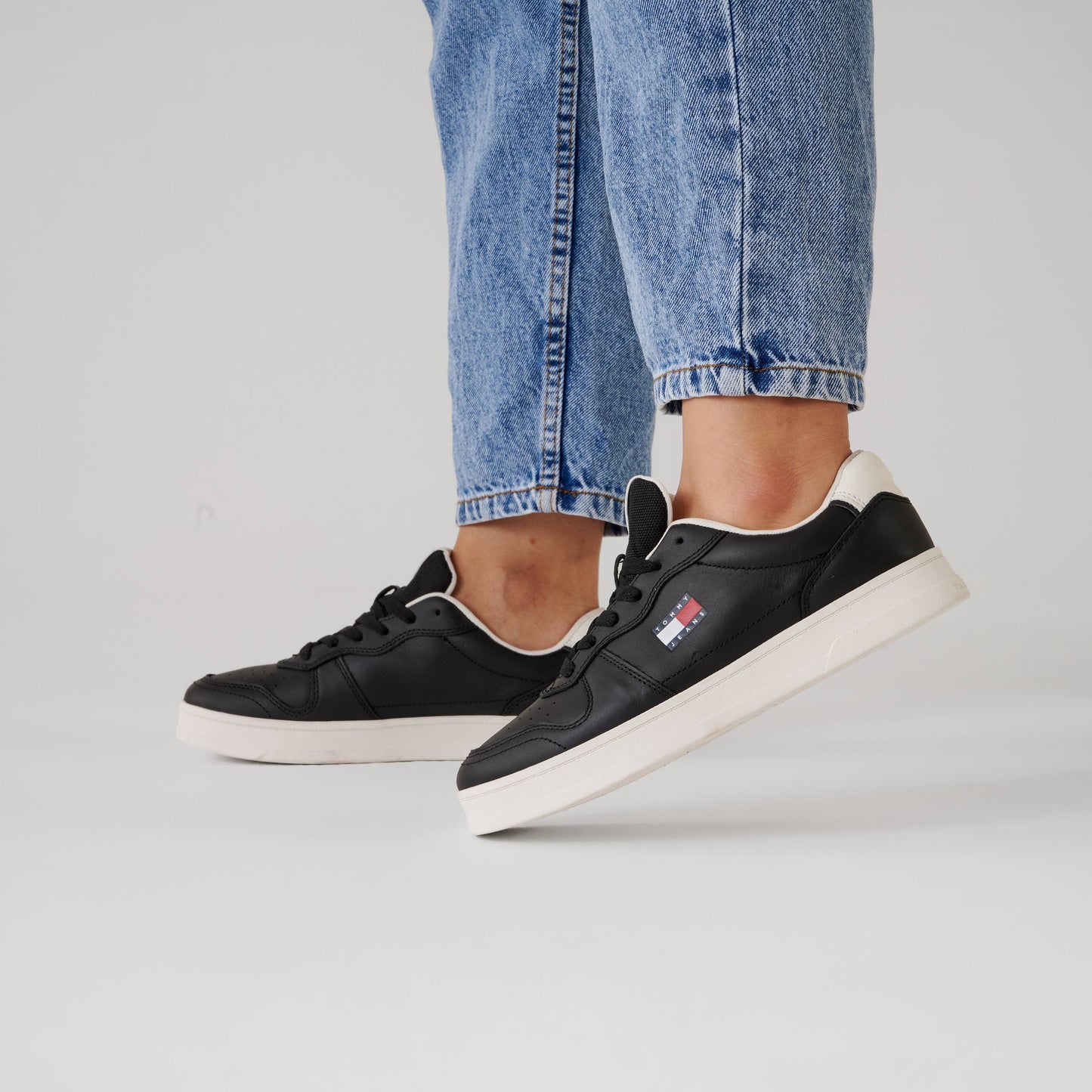 Tommy Hilfiger Women's Sneaker