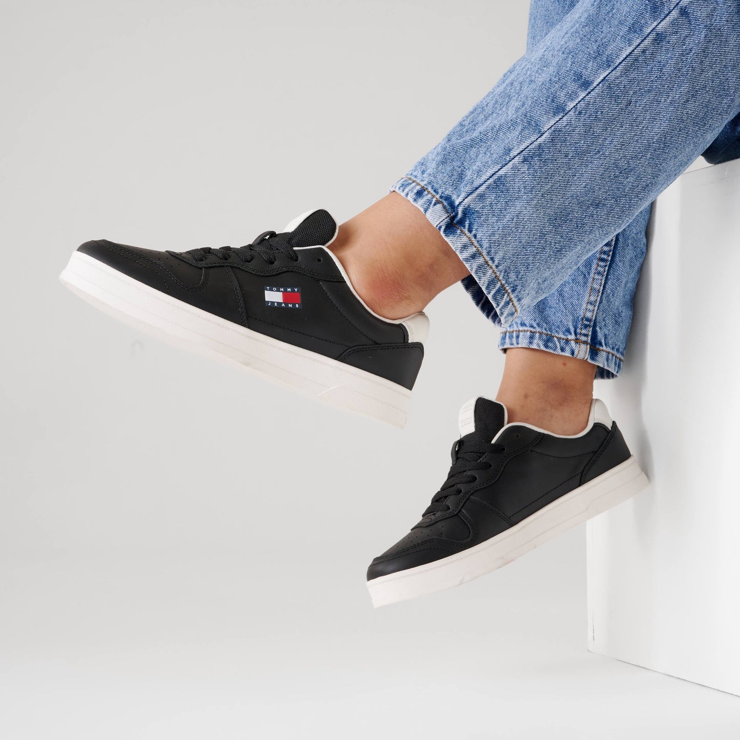 Tommy Hilfiger Women's Sneaker